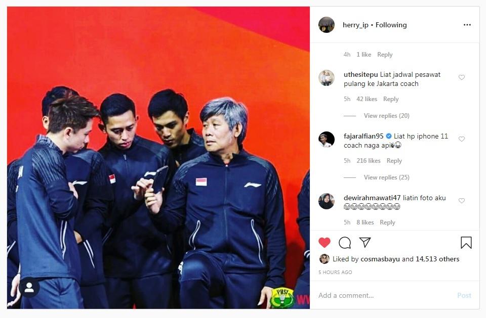 Pelatih ganda putra Indonesia, Herry Iman Pierngadi atau Herry IP, mengunggah kebersamaan dirinya dengan anak asuh. Copyright: Instagram/@herry_IP