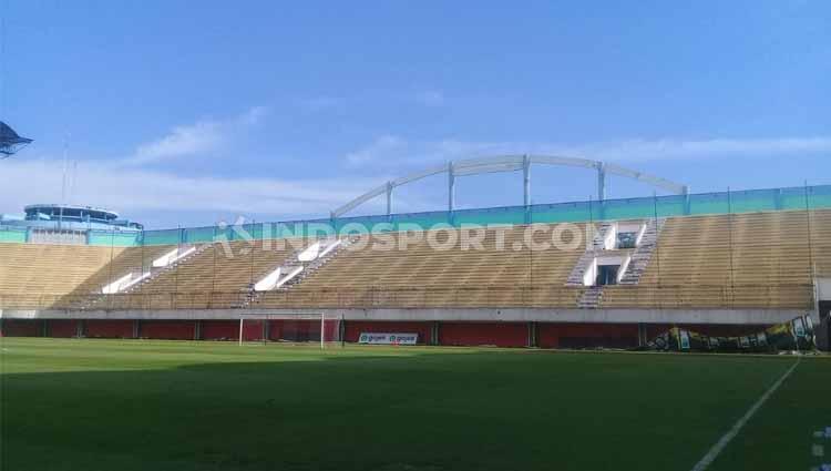 Konsisten boikot, tribun Stadion Maguwoharjo kosong mlompong di laga PSS Sleman lawan Persipura. Copyright: Ronald Seger Prabowo/INDOSPORT