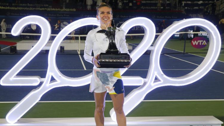 Simona Halep menang turnamen Dubai Duty Free Tennis 2020. - INDOSPORT