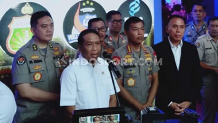 Menpora Zainudin Amali resmikan kick-off Liga 1 2020 di Gelora Bung Tomo, Surabaya, dan menghimbau agar tidak ada lagi pengaturan skor.