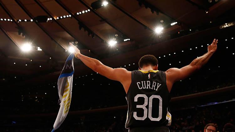 Point guard, Golden State Warriors, Stephen Curry bakal kembali pada awal Maret 2020. - INDOSPORT