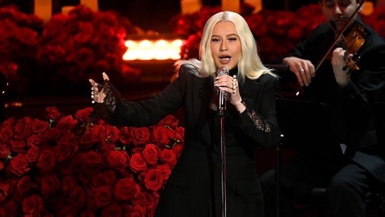 Penyanyi Christina Aguilera mengisi acara dalam penghormatan terakhir untuk Kobe Bryant dan Gianna Bryant dengan tajuk Celebration of Life di Staples Center pada tanggal (24-02-20) waktu setempat