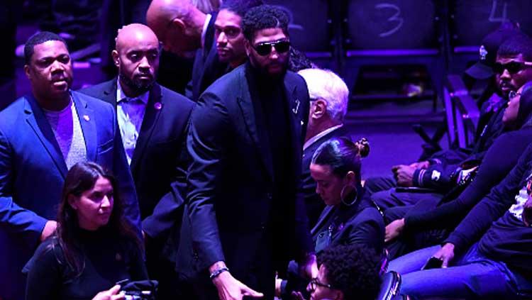 Bintang basket Lakers, Anthony Davis (pakai kacamata hitam) turut hadir dalam penghormatan terakhir untuk Kobe Bryant dan Gianna Bryant dengan tajuk Celebration of Life di Staples Center
