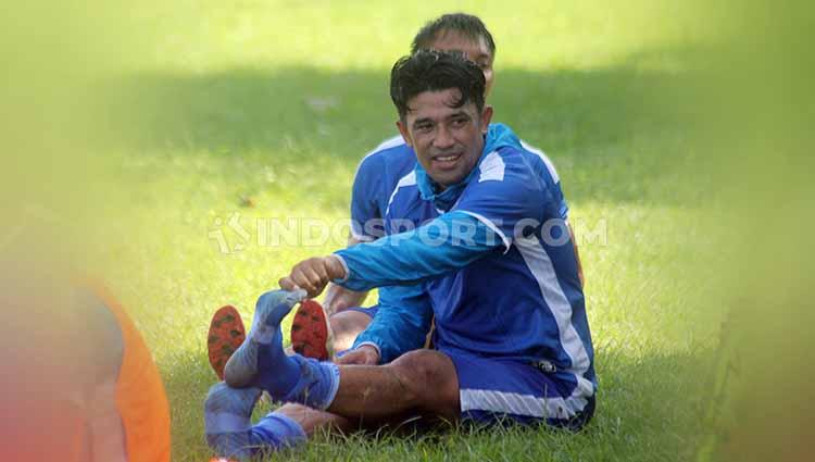 Bek senior Beny Wahyudi mulai mengikuti latihan PSIM Yogyakarta di Lapangan Kenari, Selasa (25/02/20).