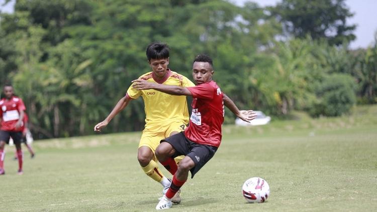 Pemain Persipura Jayapura yang kini dipinjamkan ke Lampang FC, Todd Rivaldo Ferre, mendapat pujian dari Machado da Silva Junior. - INDOSPORT