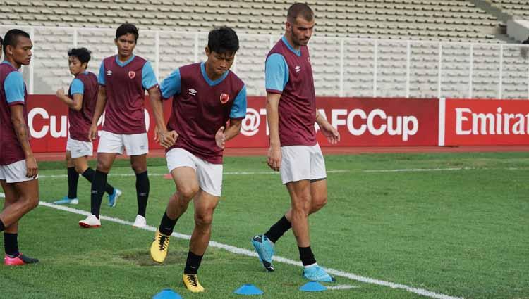 Bek PSM Makassar, Dedy Gusmawan, saat latihan di Stadion Madya Senayan, Jakarta, Selasa (25/02/20).