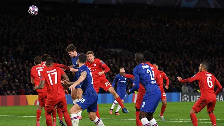 Duel sengit dalam pertandingan babak 16 besar Liga Champions 2019-2020 leg pertama antara Chelsea vs Bayern Munchen di Stamford Bridge