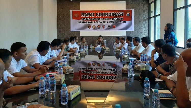 Rapat Koordinasi Satgas Anti Mafia Bola Jilid III Wilayah Polda Sulsel di Aula Mapolda Sulsel, Rabu (26/02/20). - INDOSPORT