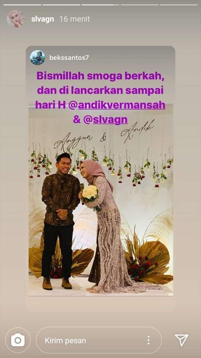 Andik Vermansah akan segera melepas masa lajang setelah bertunangan dengan Silvia Anggun. Copyright: Instagram @slvagn