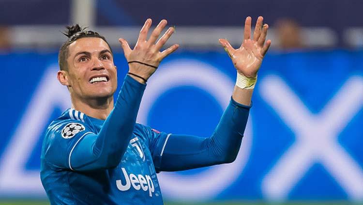Ekspresi kecewa pemain megabintang Juventus, Cristiano Ronaldo saat gagal mendapat peluang di babak 16 besar Liga Champions 2019-2020 leg pertama melawan Lyon. - INDOSPORT