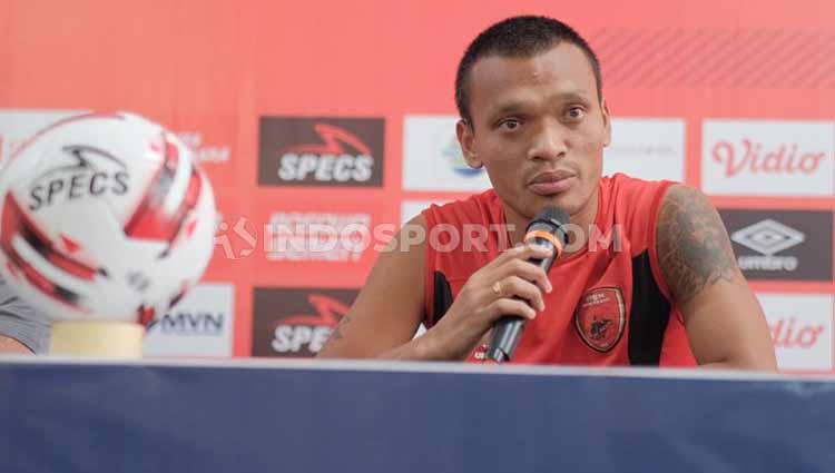 Penyerang PSM Makassar, Ferdinand Sinaga, saat sesi jumpa pers pra laga kontra PSS Sleman.