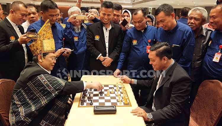 Ketua Umum (Ketum) PB Persatuan Catur Seluruh Indonesia (Percasi), Grand Master (GM) Utut Adianto, resmi melantik kepengurusan Pengprov Percasi Sumatera Utara.