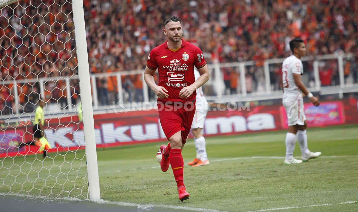 Selebrasi pemain Persija, Marko Simic usai mencetak gol ke gawang Borneo FC pada Liga 1 di Stadion Gelora Bung Karno, Minggu (01/03/2020). Copyright: Herry Ibrahim/INDOSPORT