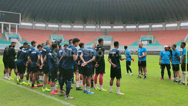 Hasil Kurang Memuaskan, Pelatih Kiper Arema FC Lakukan Evaluasi