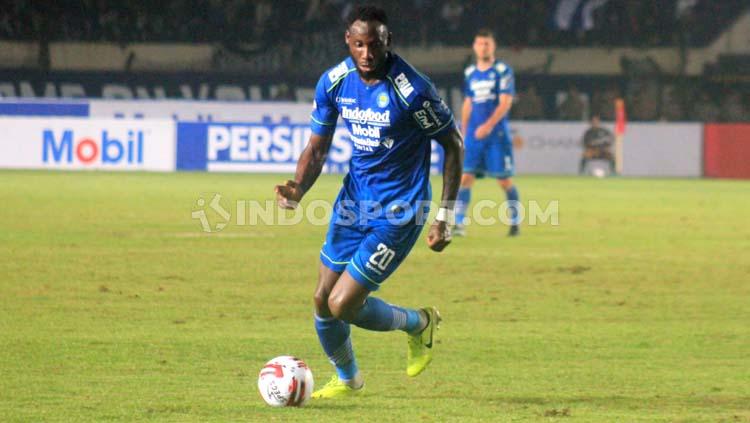 Geoffrey Castillion saat berusaha mencari pelung mencetak gol bagi Persib Bandung ke gawang Persela Lamongan di laga pekan pertama Liga 1 2020.