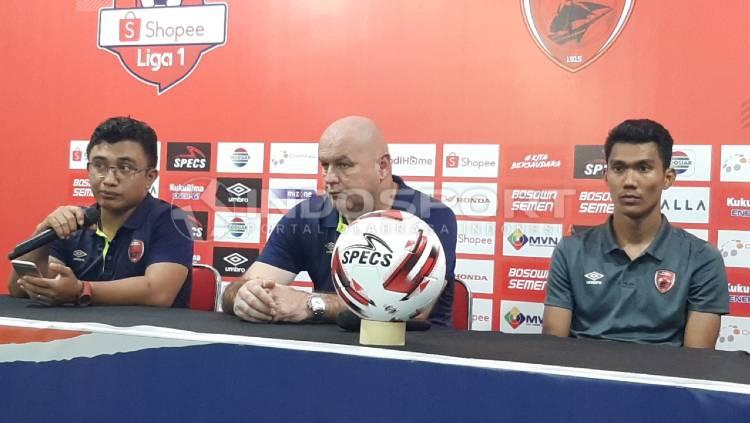 Selain sosok Rivky Mokodompit, kiper belia milik klub Liga 1 PSM Makassar, Hilmansyah (kanan), ternyata mempunyai satu teman dekat lagi di tim.