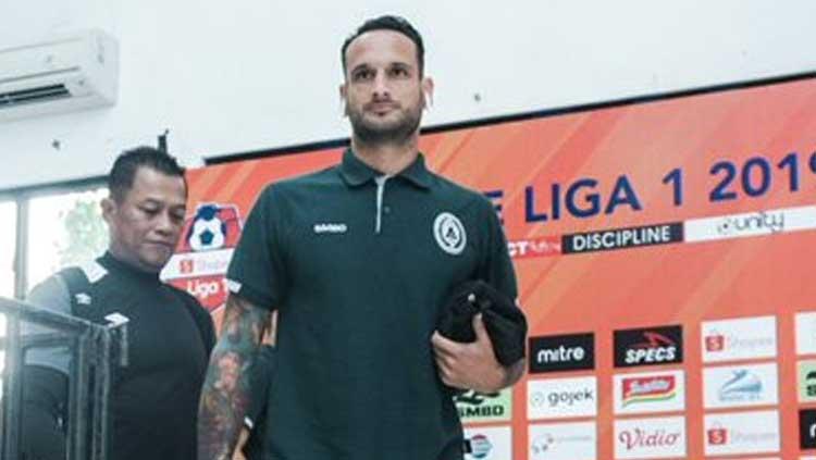 Sedikitnya ada 3 alasan bagi PSS Sleman yang mesti lepas bek asal Spanyol Alfonso de la Cruz usai datangkan gelandang kelahiran Liberia Zah Rahan.