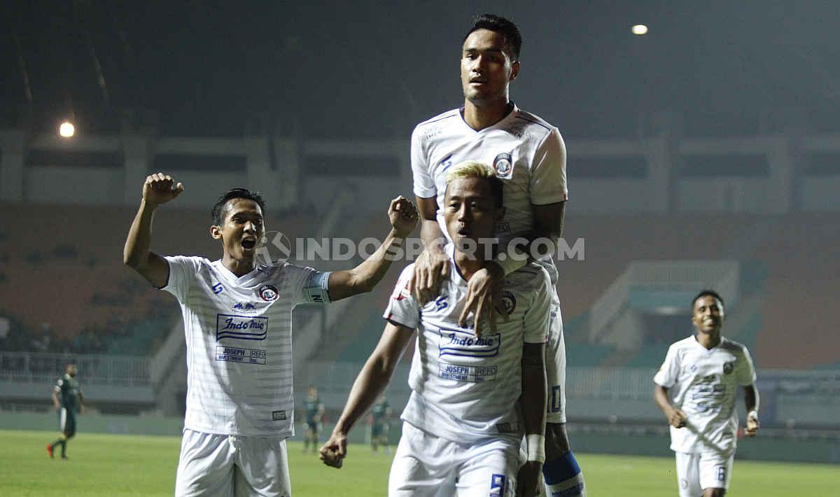 Arema FC menghuni peringkat tiga klasemen sementara Liga 1 2020.