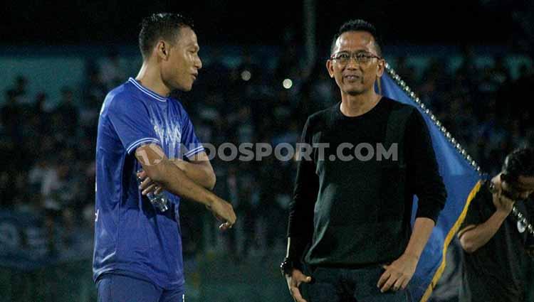 Pemain belakang PSCS Cilacap, Jajang Sukmara turut membantu penanganan virus corona atau covid-19 dengan melelang jersey Persib Bandung