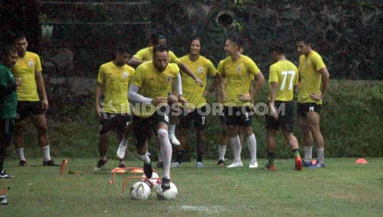 Polemik status bek asing klub Liga 1 PSS Sleman, Alfonso De La Cruz nampaknya belum usai.