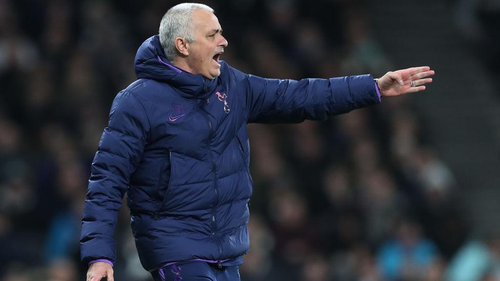Jose Mourinho nampak melunak kendati kebijakan transfer Tottenham Hotspur berbanding terbalik dengan kebiasaannya. - INDOSPORT