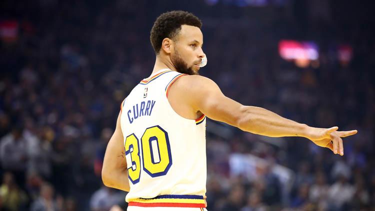 Pemain megabintang Golden State Warriors, Stephen Curry, adalah pemain NBA pertama yang jalani tes corona. - INDOSPORT