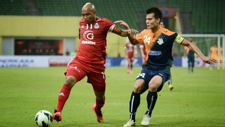 El Hadji Diouf (kiri) saat masih membela Sabah FA (Liga Malaysia) Copyright: Facebook/El-Hadji Ousseynou Diouf