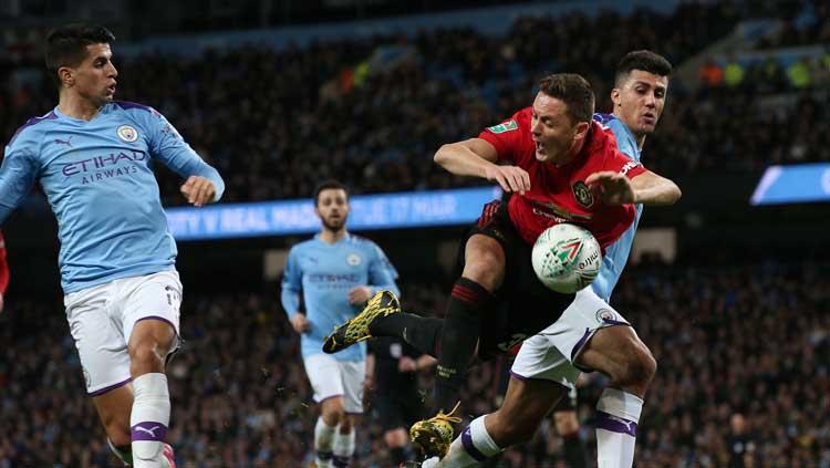 Laga bertajuk Derby Manchester antara Man United vs Man City kerap menyajikan duel fisik yang keras dan penuh gengsi Copyright: Matthew Peters/GettyImages