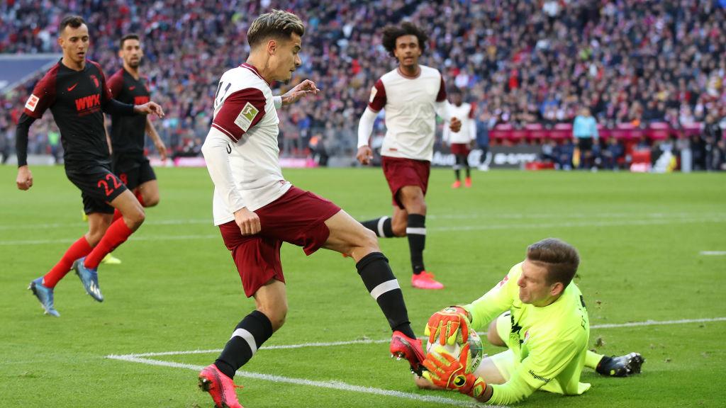 Aksi Philippe Coutinho dalam laga Bundesliga Jerman, Bayern Munchen vs Augsburg Copyright: Alexander Hassenstein/Bongarts/Getty Images