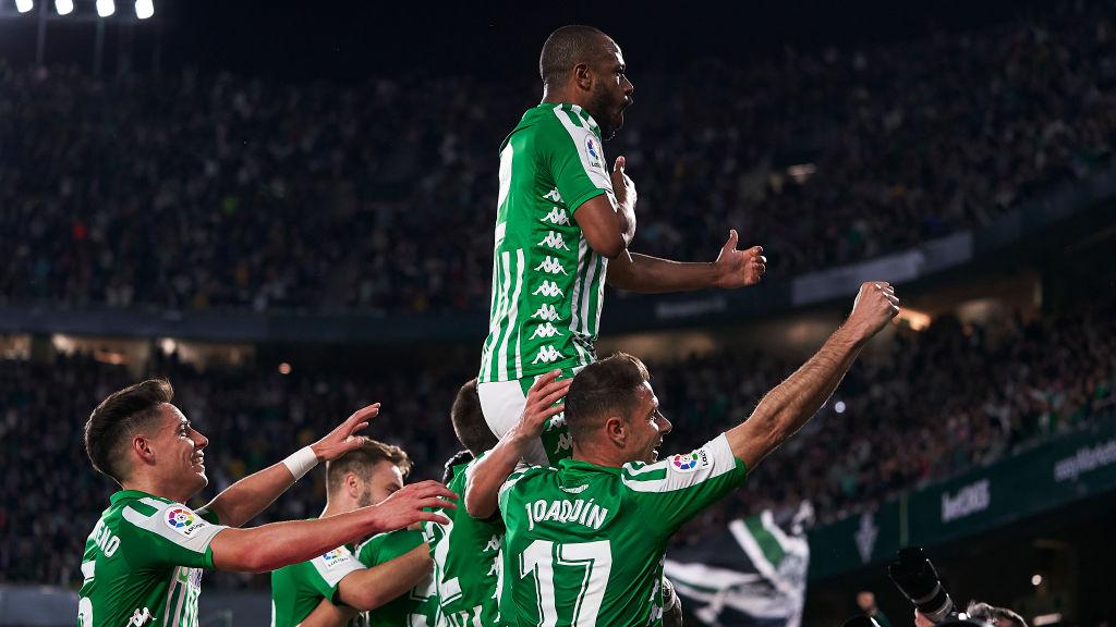 Skuat Real Betis usai mencetak gol ke gawang Real Madrid