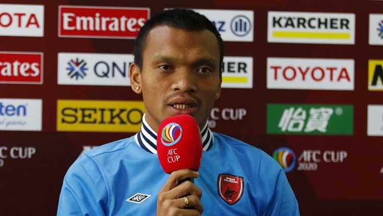 Penyerang berusia 31 tahun, Ferdinand Sinaga, pernah mengalami hal yang cukup kocak saat dirinya diancam oleh seorang suporter cilik klub Liga 1 PSM Makassar. - INDOSPORT