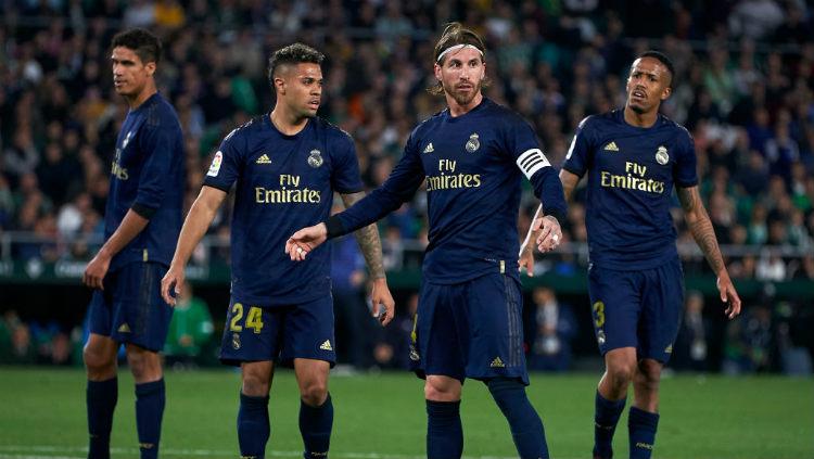 Peforma Sergio Ramos dkk. mendapatkan kritikan dari Zinedine Zidane usai Real Madrid dikalahkan Real Betis 1-2. Copyright: Manuel Queimadelos/Quality Sport Images/Getty Images