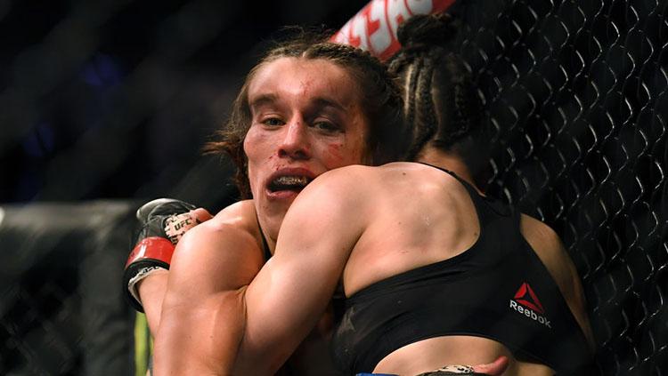 Petarung Mixed Martial Arts (MMA), Joanna Jedrzejczyk mengaku pertempurannya dengan Zhang Weili di UFC 248 membuat dirinya terlihat seperti zombie.