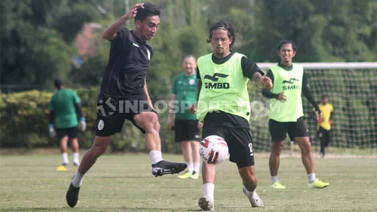 Latihan PSS Sleman di Lapangan Yogyakarta Independent School (YIS).