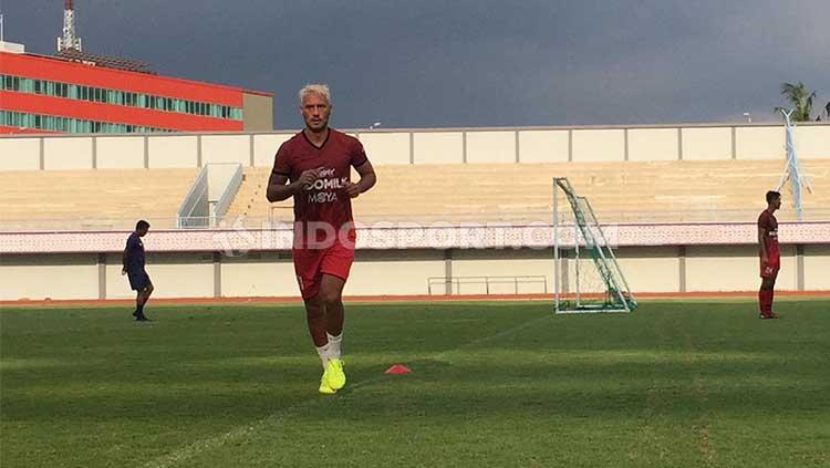 Gelandang naturalisasi, Raphael Maitimo belum mengikuti sesi latihan bersama Persita Tangerang jelang lanjutan Liga 1 2020.