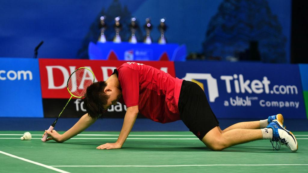 Sang juara dunia baru dari Thailand, Kunlavut Vitidsarn, mengunggah ekspresi misterius karena dipaksa ikut China Open 2023 dengan kondisi memprihatinkan.