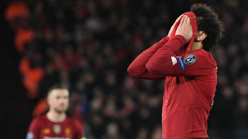 Mohamed Salah meluapkan kekesalannya usai Liverpool tersingkir dari Liga Champions Copyright: Michael Regan - UEFA/UEFA via Getty Images