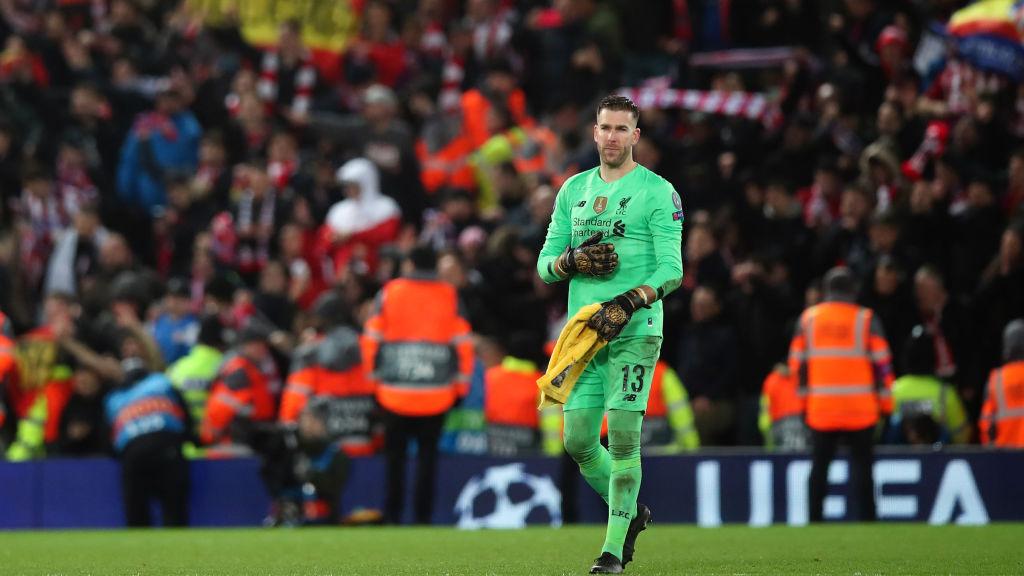 Adrian tampak kecewa di balik kekalahan Liverpool dari Atletico Madrid Copyright: Robbie Jay Barratt - AMA/Getty Images