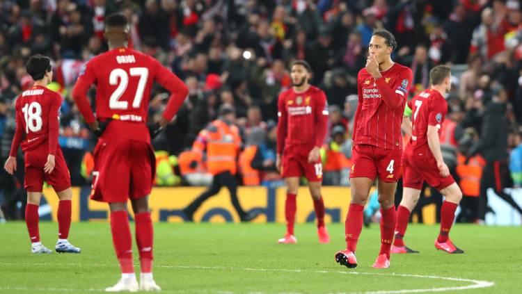 Skuat Liverpool lesu karena disingkirkan Atletico Madrid dari 16 besar Liga Champions 2019/20. Copyright: Alex Livesey - Danehouse/Getty Images