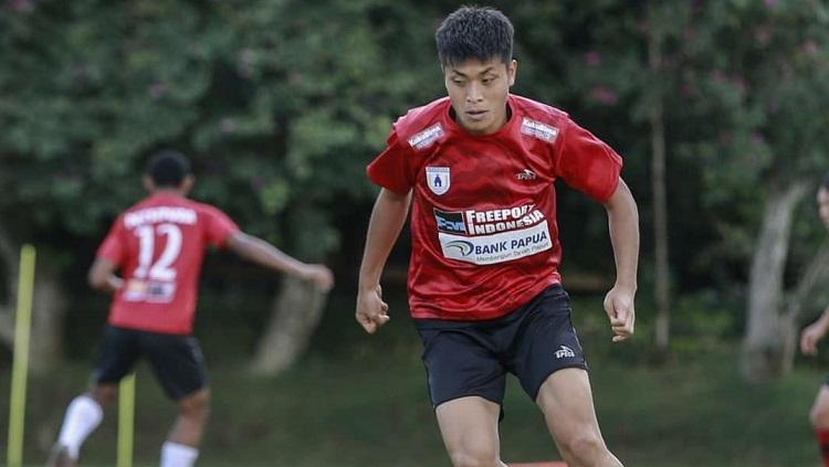 Gelandang Persipura Jayapura asal Jepang, Takuya Matsunaga, mulai menebar ancaman kepada tim tuan rumah Persebaya Surabaya.