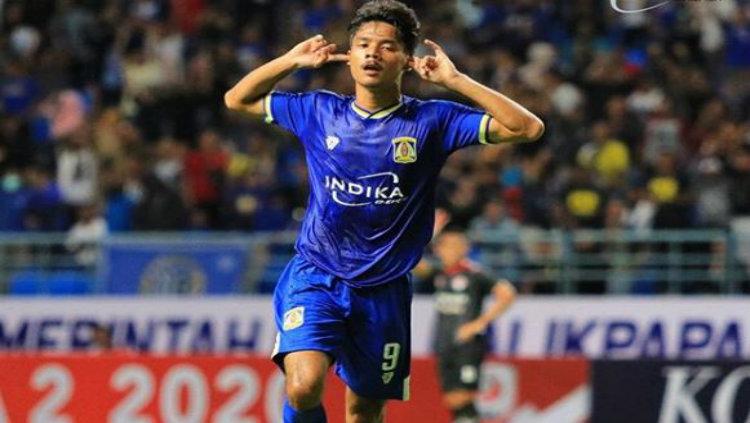 Persija Jakarta resmi mendatangkan satu pemain tambahan jelang putaran kedua Liga 1 2022-2022, yakni Aji Kusuma. - INDOSPORT