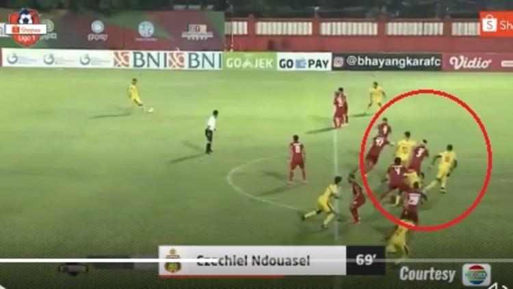 Gol Ezechiel N'Douassel di laga pekan ke-3 Liga 1 2020 Bhayangkara FC vs Persija Jakarta, Sabtu (14/03/20). - INDOSPORT