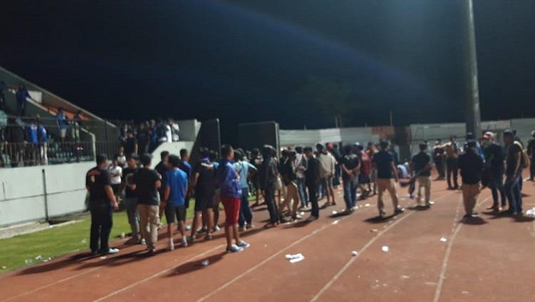 Aremania tertahan di Stadion Moch. Soebroto sampai pukul 18.45 WIB usai laga Liga 1 2020 kontra PSIS Semarang.