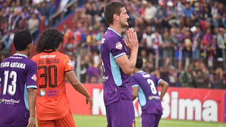 Ekspresi striker Persik Kediri, Nikola Asceric, dalam pertandingan Liga 1 2020 kontra Persiraja Banda Aceh, Sabtu (14/3/20).