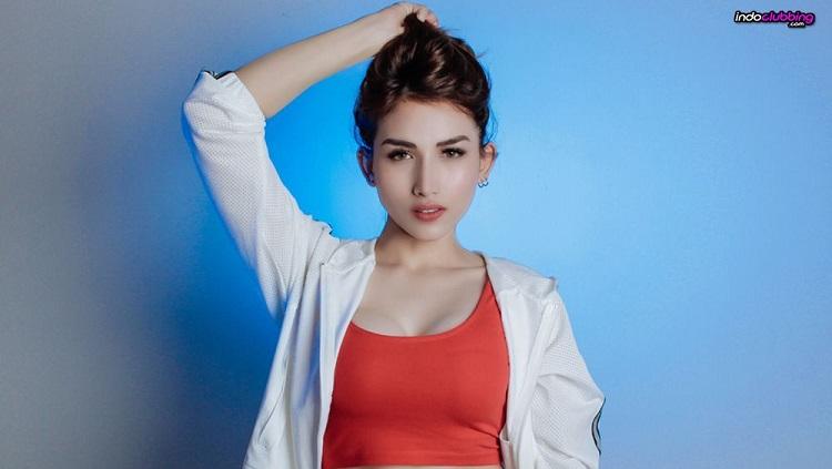 Disc Jockey cantik, Andiez La Nuite diketahui memiliki badan yang langsung. Dirinya ternyata juga bisa berolahraga angkat barbel.