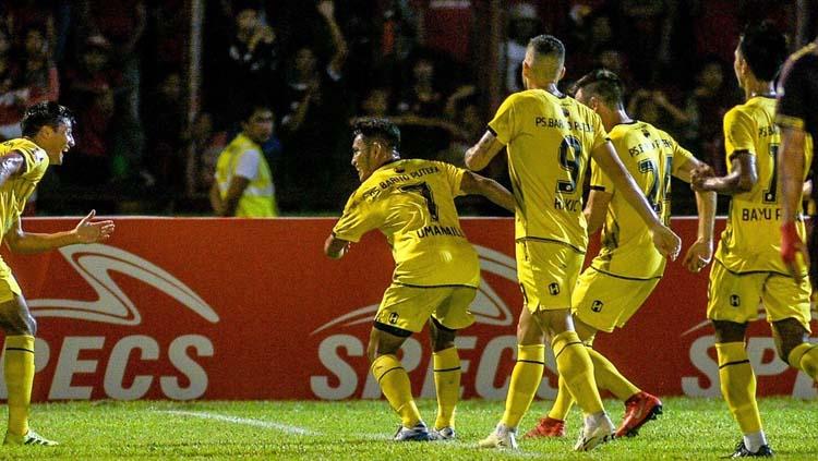 Para pemain Barito Putera rayakan selebrasi gol.