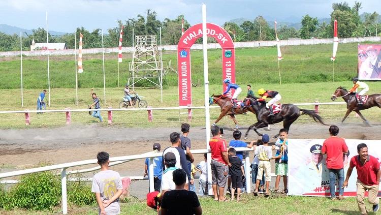 Pengurus Pusat Persatuan Olahraga Berkuda Seluruh Indonesia (Pordasi) menggelar Kejuaraan Nasional Pacuan Kuda 2020. - INDOSPORT