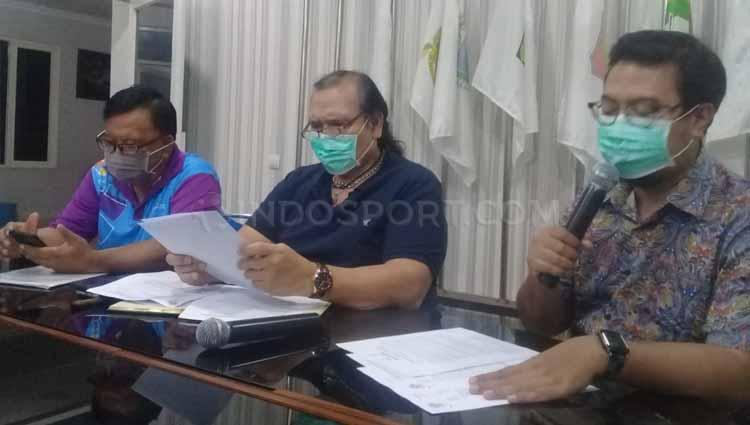 Presiden NPC Indonesia, Senny Marbun memberikan konfrensi pers berkait event ASEAN Para Games di Filipina yang kembali diundur menjadi 3-9 Oktober 2020 di Kantor NPC Pusat, Solo, Rabu (18/03/20), mundurnya even itu karena dampak virus Corona.