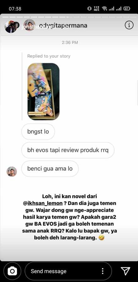 Apa jadinya jika fans EVOS eSports justru menemukan Jonathan Liandi tengah membuat review mengenai produk keluaran RRQ Lemon. Copyright: odygitapermana