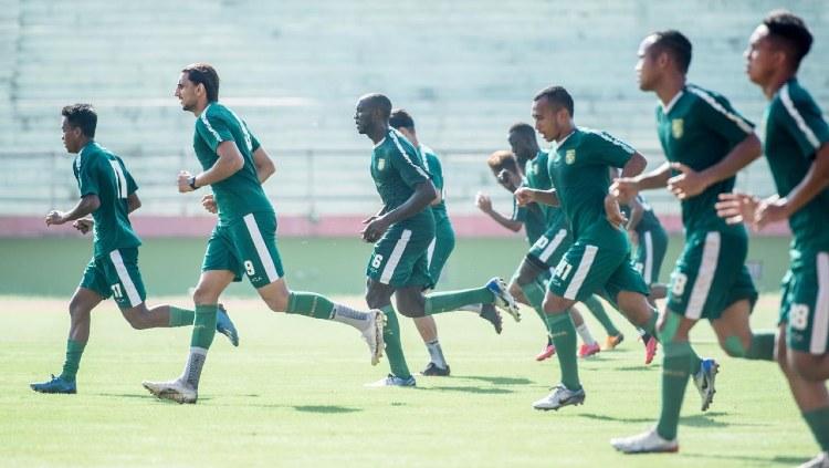 Pemain Persebaya latihan perdana di Stadion Gelora Delta, Sidoarjo, Jumat (20/3/20).